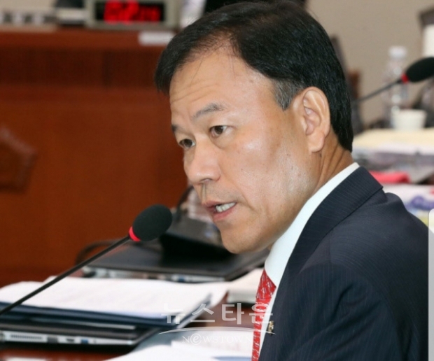 사법개혁특별위원회 한국당 윤한홍 (경남 창원시 마산회원구) 의원