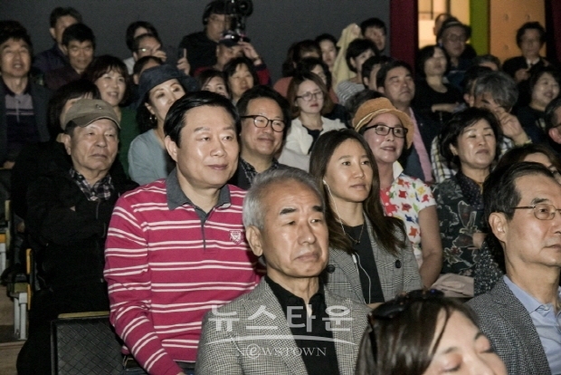 전설의 그룹 사운드 '사랑과 평화' 인사아트프라자 합동공연(김한정 기자)
