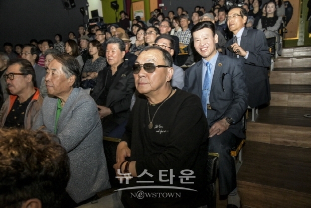 전설의 그룹 사운드 '사랑과 평화' 인사아트프라자 합동공연(김한정 기자)