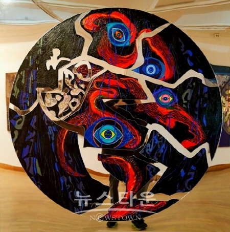 김미영 초대展 ‘반영의 이면-숨겨진 존재를 보다’(김한정 기자)