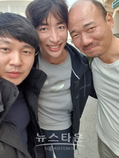 왼쪽부터 배우 박준혁, 김동찬, 김준배 (영화 모든 걸 걸었어 축구감독 역)