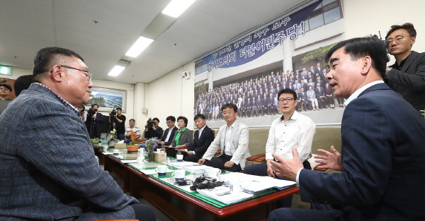 더불어민주당 대표 건교위원장 및 의원 버스 파업관련 관계자 토론