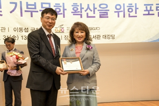 국제사회공헌대상에 박상원 한인회 회장, 김학우 7080 스티브킴 감독, 장미화 예우회 회장(김한정 기자)