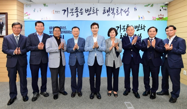 화성시 시민옴부즈만 신규 위촉 기념 촬영