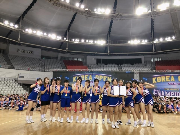 대회에서 좋은 성과로 1위의 성적을 거둔 인일여고 헤일로 치어리딩팀