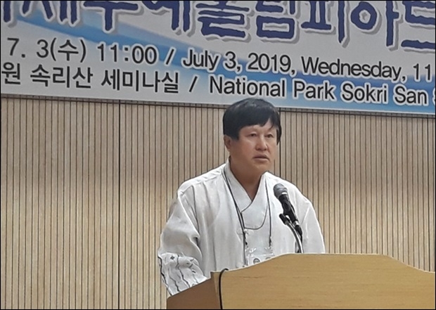 오노균 국제무예올림피아드 초대 이사장이 인사말을 하고 있다.