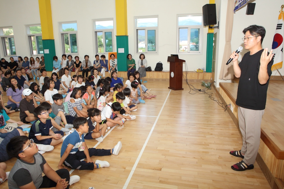 인제 귀둔초교, 나영석 프로듀서 초청‘작은 학교’무료 특강