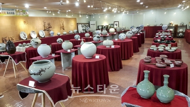 김동흥 전통도자기 명장전