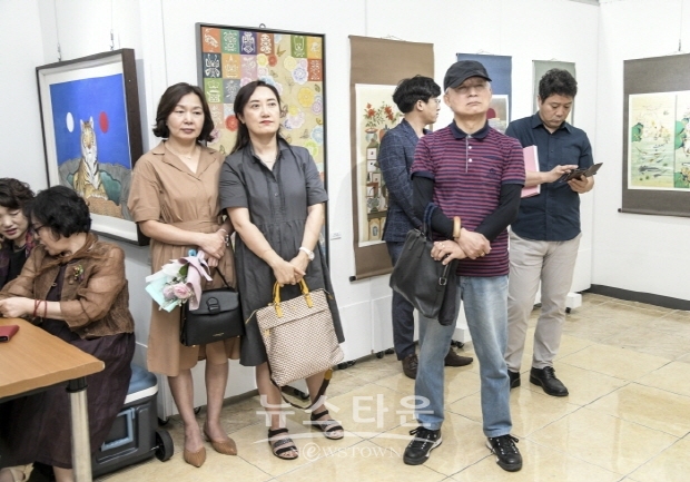 제6회 김재춘 민화연구소 회원전(김한정 기자)