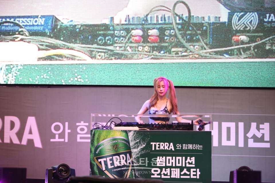 신나는 EDM 음악으로 2019 썸머미션 오션페스타가 시작되었다.