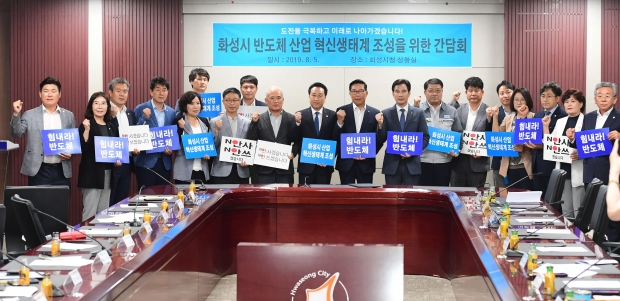 공동 발표 후 기념촬영 모습