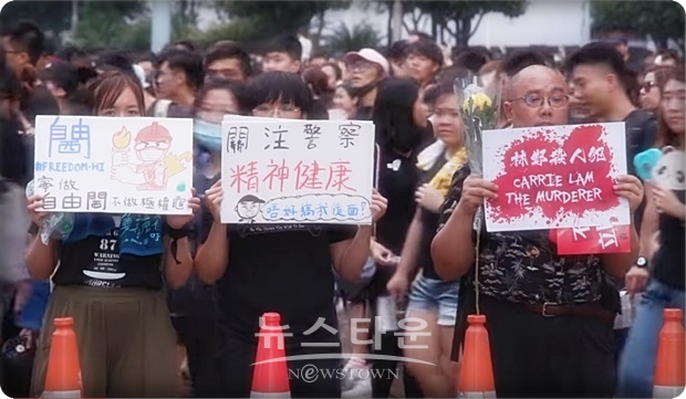중국 국영 방송의 CCTV는 지난 8월 18일 국내 굴지의 시청률을 자랑하는 밤 뉴스 프로그램에서 인터넷의 이런 움직임을 보도하는 적극성을 보였다. 뉴스캐스터는 최근 아이돌 팬인 여성부터 바이두 게시판, 인터넷 시민, 해외 학생까지 홍콩과 중국을 사랑하는 모든 이들이 홍콩을 지키기 위해 일치단결하고 있다고 전했다.