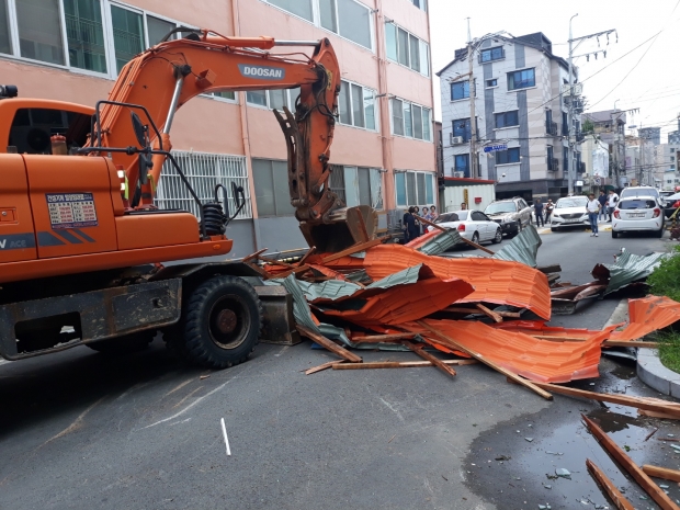 평택시 태풍 '링링' 피해에 추석 전 복구에 총력전을 펼치는 모습