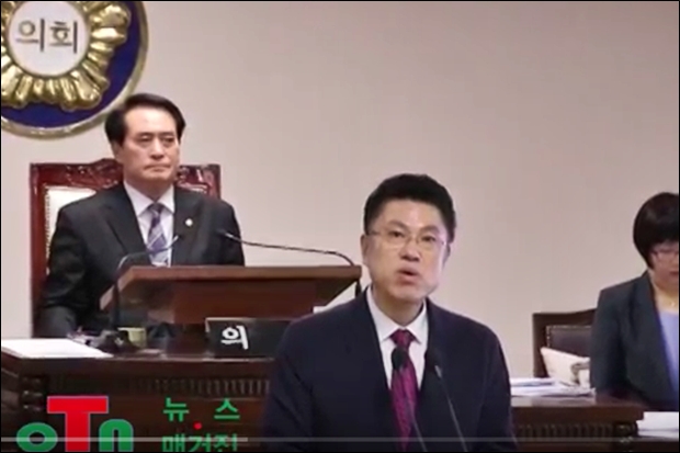 5분발언에서 박용갑구청장을 질타하는 김연수 대전중구의회의원