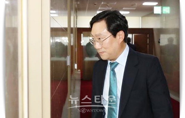 양정철 민주연구원장은 “원 팀의 무서운 단결력으로 변화와 도전의 담대한 대장정에 나설 때 실패한 역사는 없었다”고 거듭 강조했다.