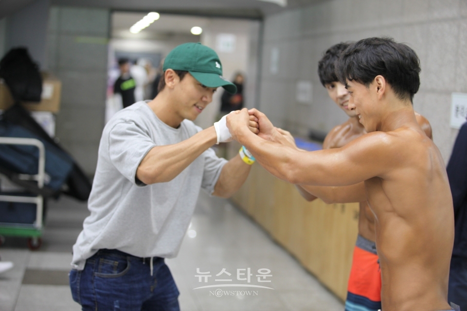 오늘 대회 끝날 때까지 한번 잘해보자. 화이팅!