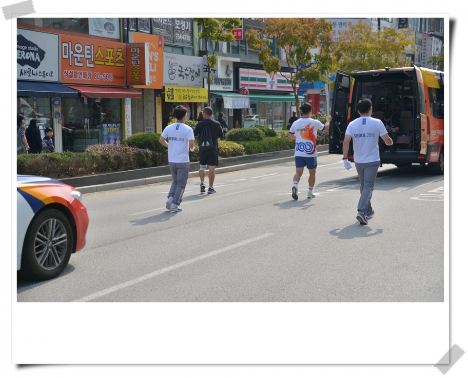 제100회 전국체육대회 전국 순회 성화 봉송 행사 보기