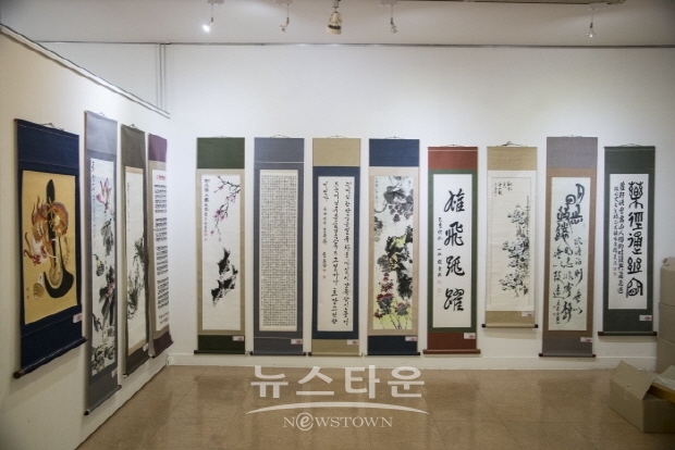 2019 아카데미미술협회 ‘가을편지 임원 및 작가’전(김한정 기자)