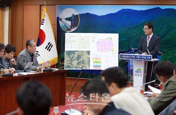 김돈곤 청양군수가 지난 10월 15일 산업단지조성사업 선정용역 최종보고회를 갖고 2안으로 검토했던 비봉면 신원리 일대 92만7844㎡(28만1165평․392필지)를 최종 후보지로 낙점했다고 설명했다.