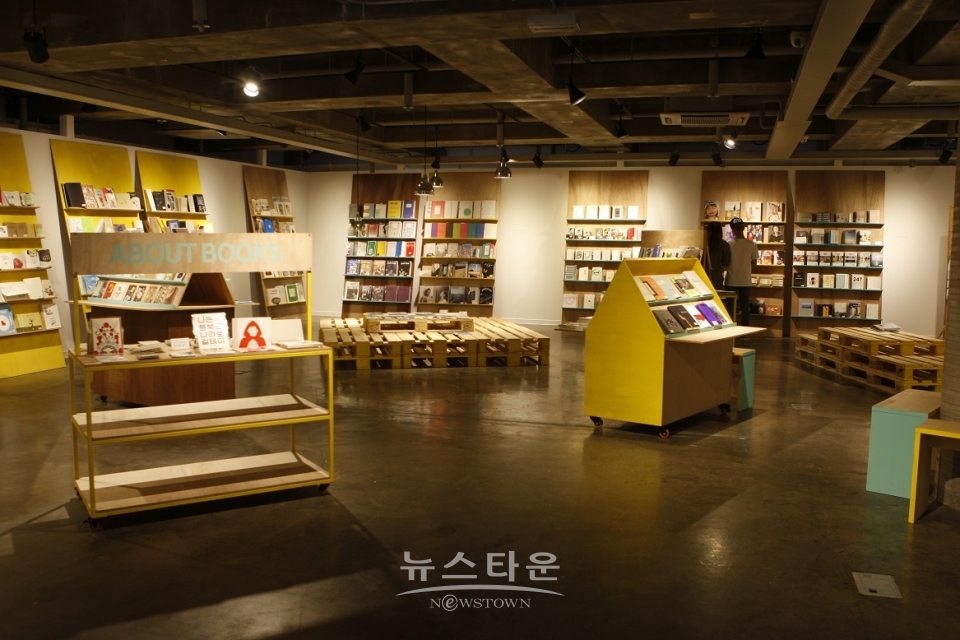 어바웃북스 전시장 전경 / 고득용기자 ⓒ뉴스타운