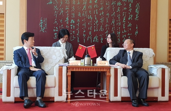조규일 진주시장(좌측)과 후중쉬웅 창사시장(우측)