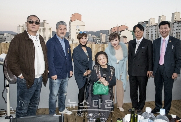 장미화 아들 김형준 ‘로즈 엔터테인먼트’ 오픈행사(김한정 기자)