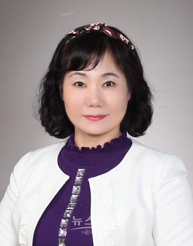 봉사대상을 수상한 김순주 주무관(사진-부산시청)
