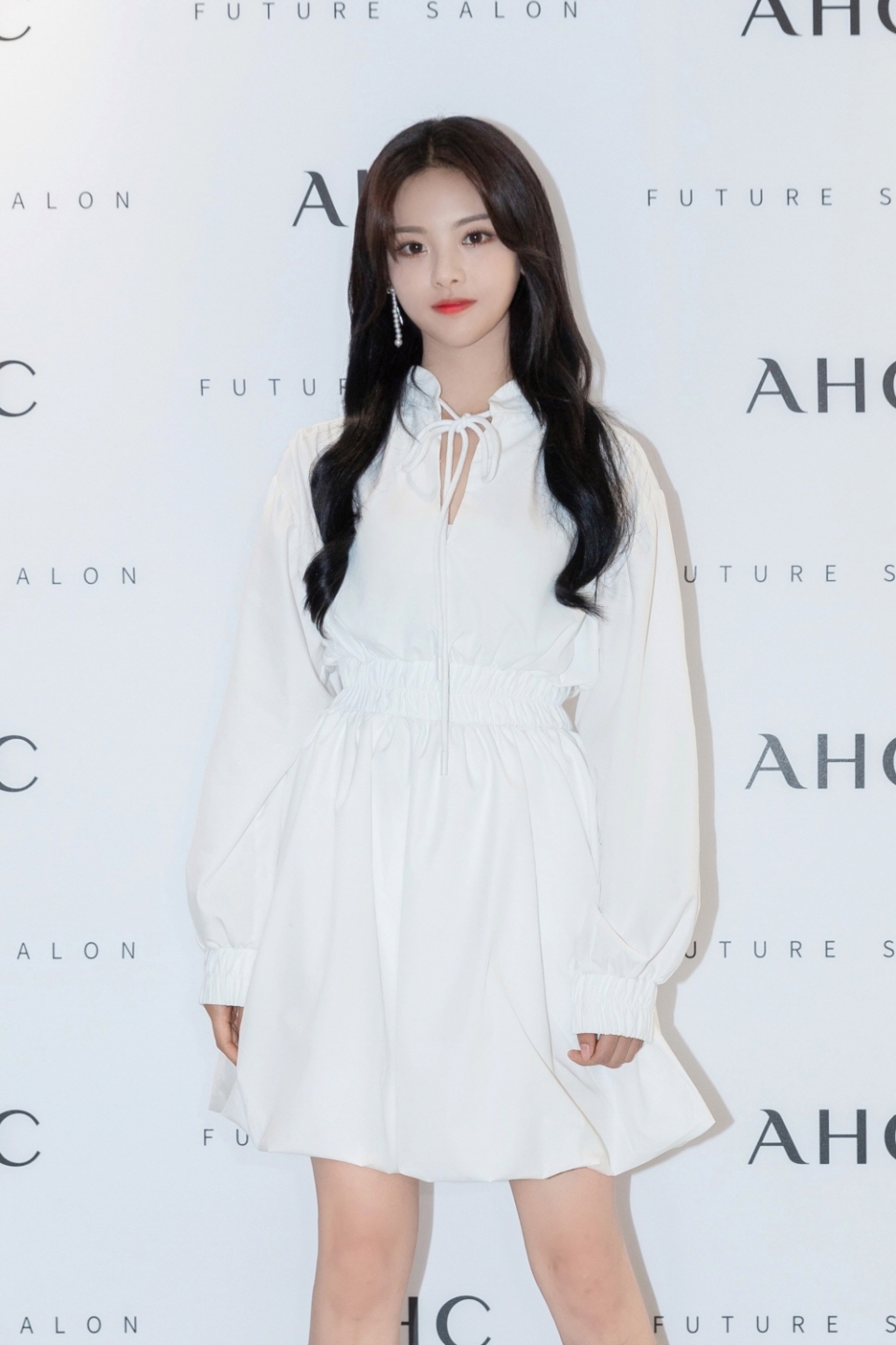 AHC의 브랜드 앰버서더로 활동 중인 중국 걸그룹 로켓걸스의 멤버 양차오웨(杨超越양초월)가 4일, AHC 플래그쉽 스토어 퓨처 살롱(Future Salon)’을 방문해 깨끗하고 맑은미모로 밝은 에너지를 전하고 있다. / 고득용기자 ⓒ뉴스타운