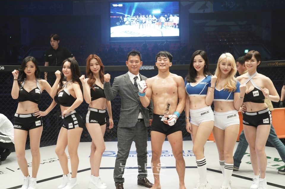 1경기 최지혁 VS 정석찬 / 1st LIGHTWEIGHT BOUT CHOI JI-HYUK VS JUNG SEOK-CHAN JUNG SEOK-CHAN defeats CHOI JI-HYUK by Knee Insury