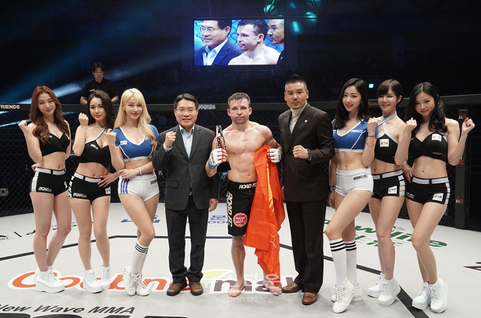 1경기 고기원 VS 알렉세이 페도셰프ALEKSEI FEDOSEEV가 만장일치로 고기원에게 승리했다.