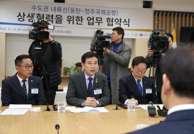 수도권내륙선 업무협약 행사에서 발언을 하고 있는 서철모 화성시장