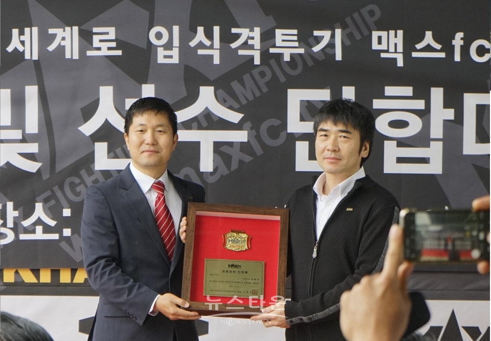 이용복대표&김충구관장 / 고득용기자 ⓒ뉴스타운