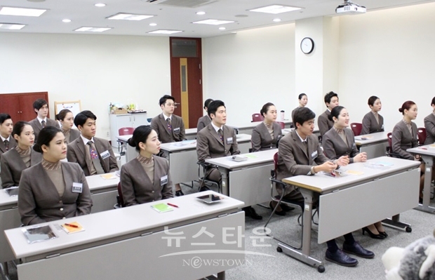 한호전 항공서비스학과과정