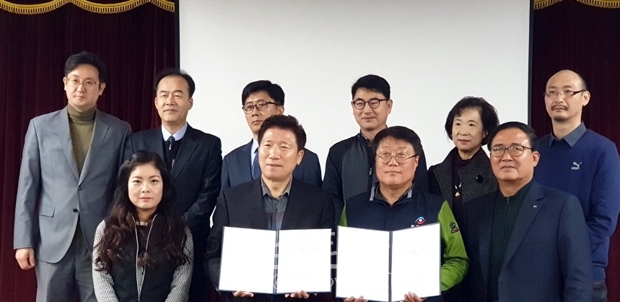 지난 12월 3일 한국토픽교육센터 토픽코리아와 한국노총 경기지역본부 용인지역지부가 근로자 직업능력개발훈련을 위한 공동운영 교육기관 설립과 운영에 대해 업무협약을 체결했다.