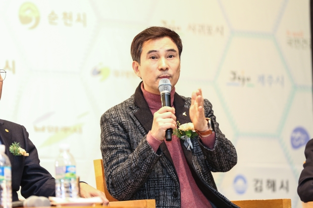 비전공유대회에 패널로 참여한 서철모 화성시장