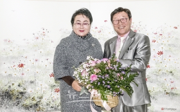 김충식 한국교육미술재단 설립기금 조성 특별전 ‘당신의 아름다운 이야기’(김한정 기자)