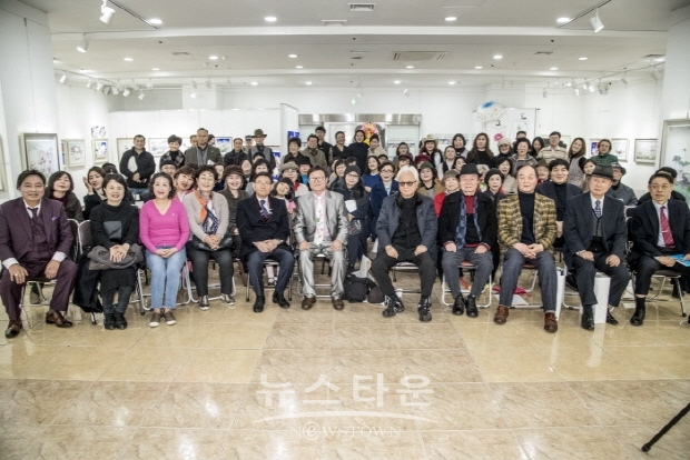 김충식 한국교육미술재단 설립기금 조성 특별전 ‘당신의 아름다운 이야기’(김한정 기자)