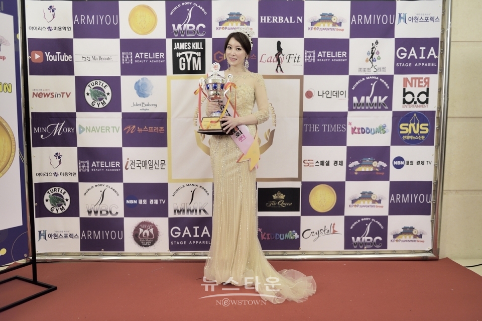당당한 중년이 되고 싶어 출전해 영예의 미시즈 퀸을 차지한 김연서