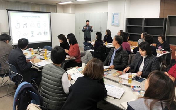 ▲ 숭실사이버대에서 교원을 대상으로 개최한 비주얼 씽킹 교수법 워크숍 (사진제공 = 숭실사이버대학교)