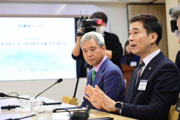 협약식에서 발언을 하고 있는 서철모 화성시장