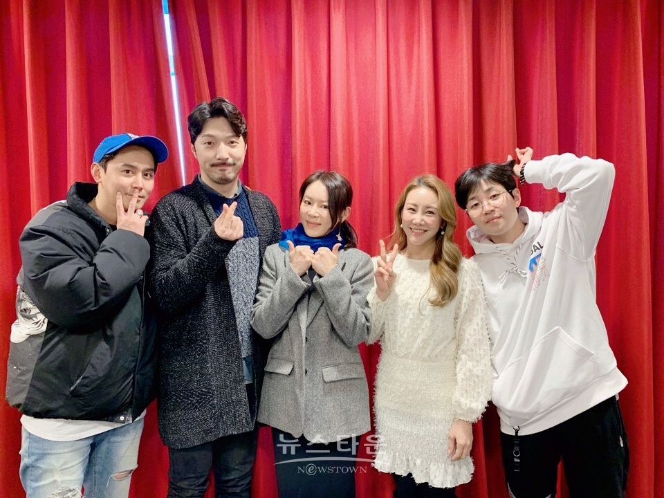 뮤지컬 ‘마리 퀴리’ 김소향X리사X임별, SBS 러브FM ‘김상혁, 딘딘의 오빠네 라디오’ 출연! 무대 위 환상 호흡 그대로 재연, 본 공연 기대감 수직 상승! / 고득용기자 ⓒ뉴스타운