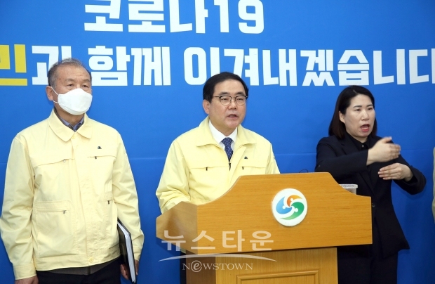 허성무 창원시장은 12일 착한 임대인 제도에 선출직 공무원도 참여가 가능하도록 공직선거법의 개정을 정치권에 제안했다