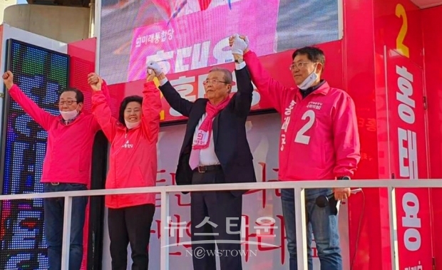 4일, 김종인 총괄선대위원장이 21대 국회 총선 후보자 경남 김해 (갑 홍태용)지원 유세 연설