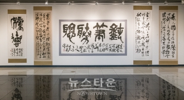 관호 최원복 서예전(김한정 기자)