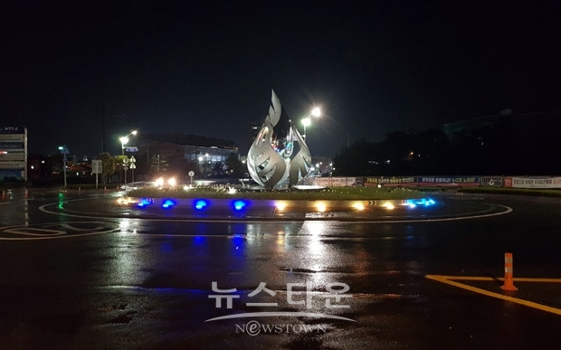 청사 앞 삼거리 회전교차로