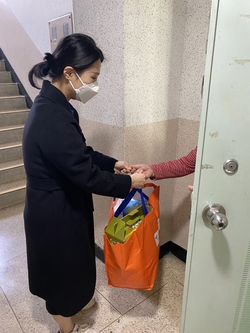 오산시 보건소, 치매안심 홈케어 물품 제공