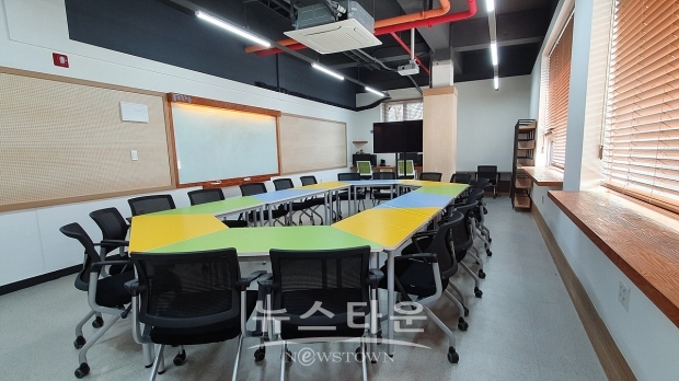 여수시 청년일자리카페 컨벤션홀