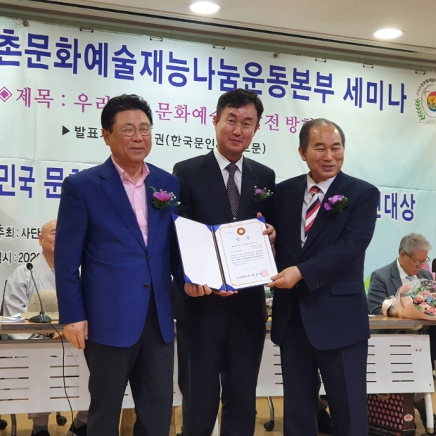 사진좌로부터 박맹우 조직위원장,우중식청렴코리아사무총장,성태진회장