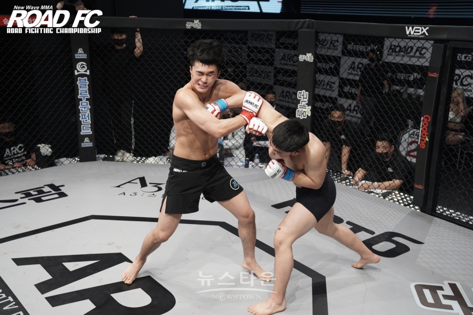 ROAD FC 파이터 신윤서 선수가 ARC 첫 대회에서 승리 소감 전해 / 고득용기자 ⓒ뉴스타운