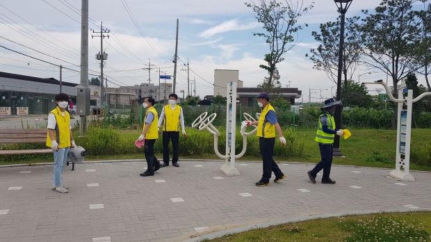 무더위 속 코로나 19 방역 동참한 평택시 고덕면 생활안전협의회